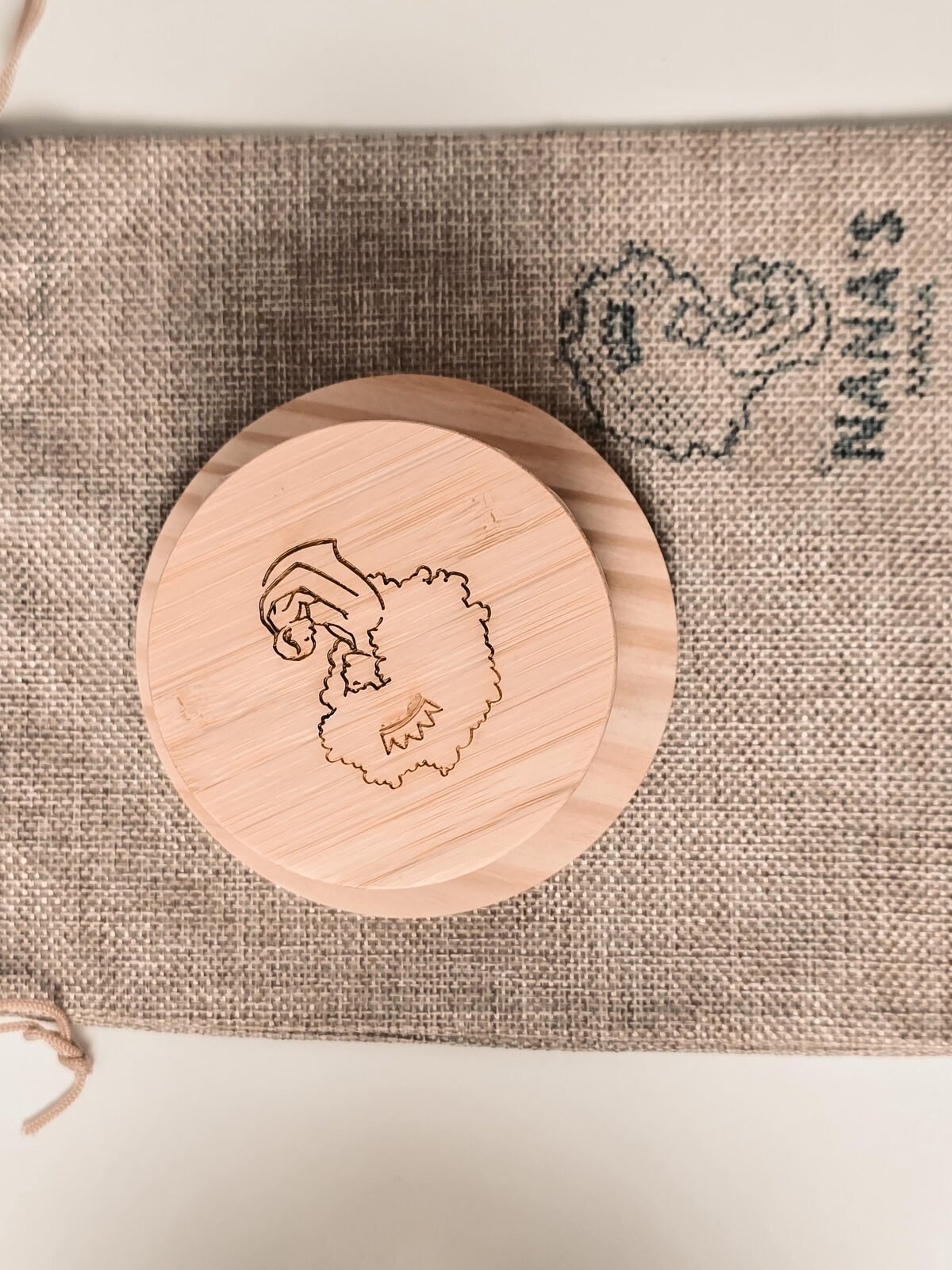 Nana's Mama product lid closeup