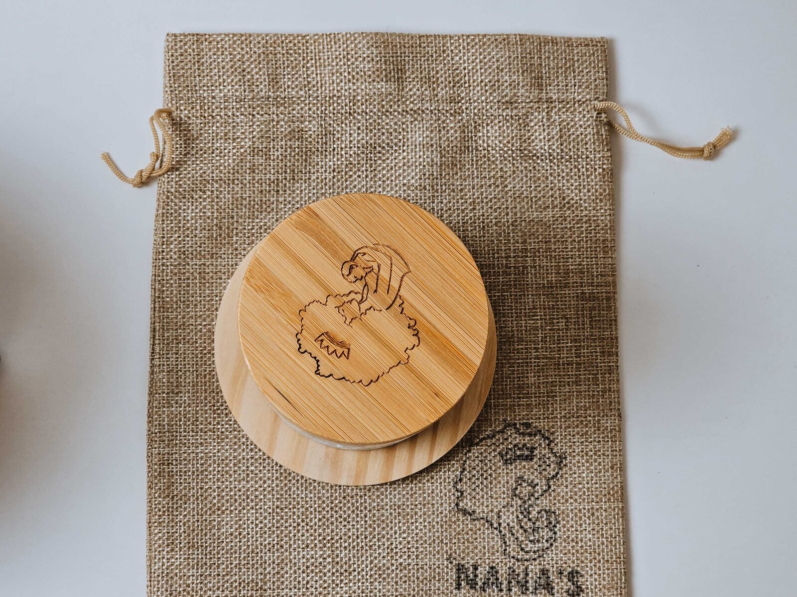 Nana's Mama lid packaging angle