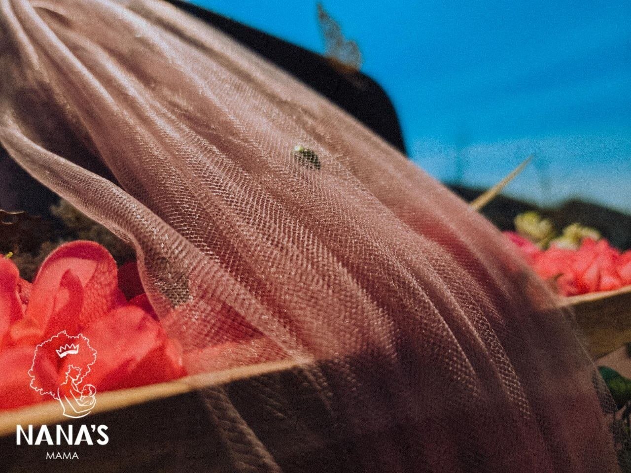 Pink tulle outdoor event gift detail